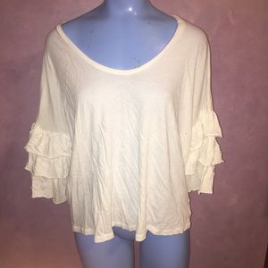 american eagle Ruffle sleeve tee